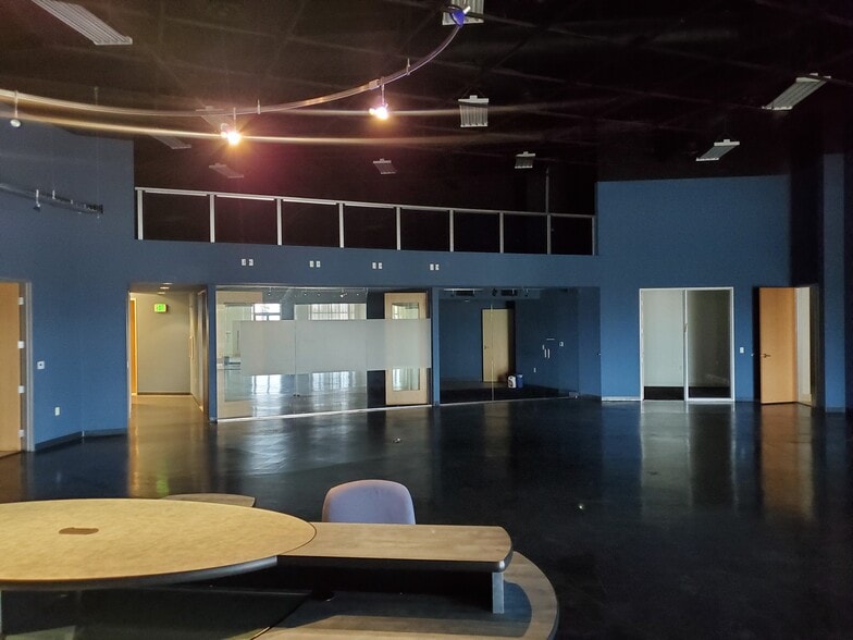 More Photos Of 1467 W Fairway Dr, Santa Maria Office For Lease