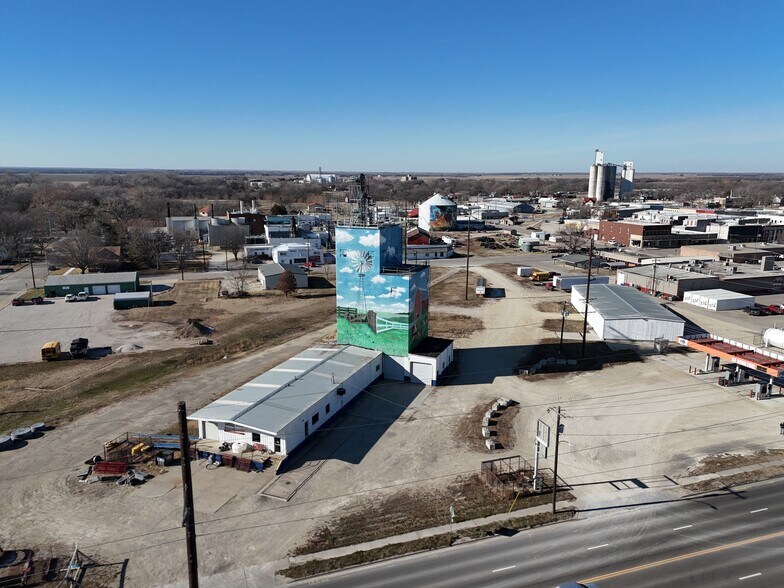 More Photos Of 515 6th St, Clay Center Warehouse For Sale