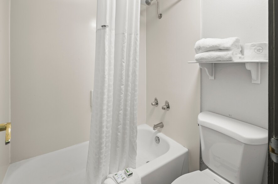 More Photos Of 911 S 48th St, Tempe Hotel For Sale