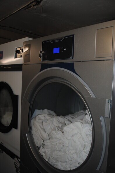 More Photos Of 930 6th St, Wells Hotel For Sale