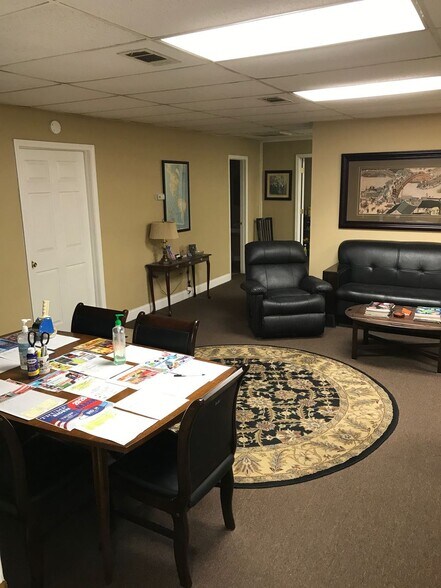 More Photos Of 3140 Lees Ln, Mobile Light Distribution For Lease