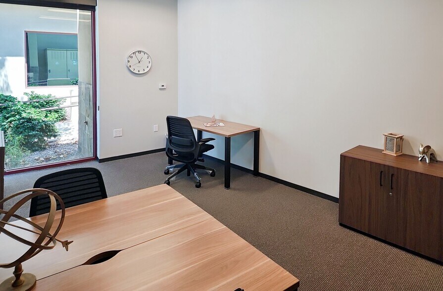 More Photos Of 2701 E Camelback Rd, Phoenix Coworking Space