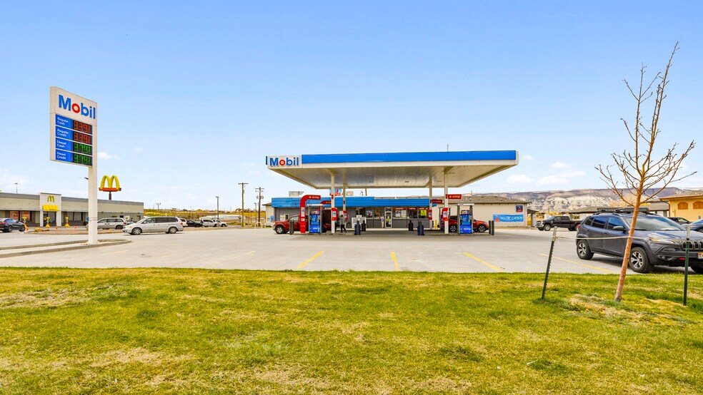 More Photos Of 1640 Elk St, Rock Springs Service Station For Sale