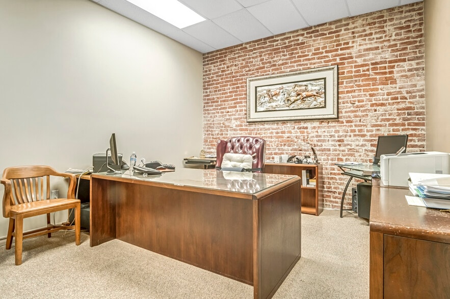 More Photos Of 2912-2916 Foothill Blvd, Ln, La Crescenta Storefront For Sale