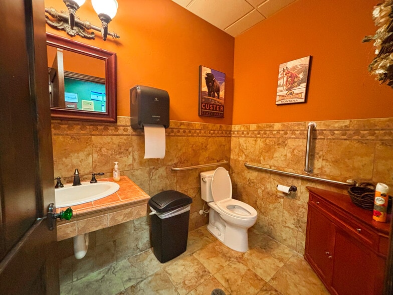 More Photos Of 11142 Highland Blvd, Highland Medical For Lease