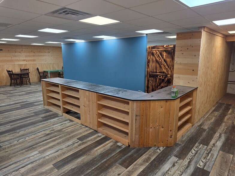 More Photos Of 2001 9th St, Bradenton Freestanding For Lease