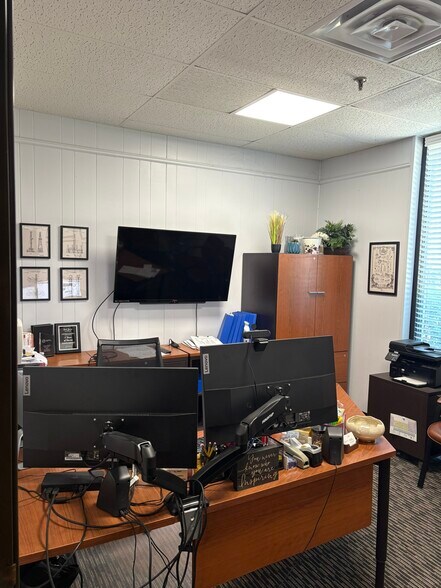 More Photos Of 1300 E Corporate Dr, Arlington Industrial For Sale