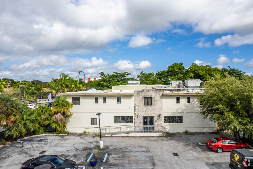 More Photos Of 5061 Biscayne Blvd, Miami Office For Lease