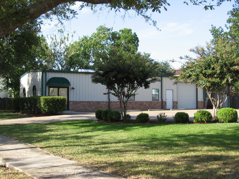 Primary Photo Of 404 Newport Blvd, League City Office For Lease