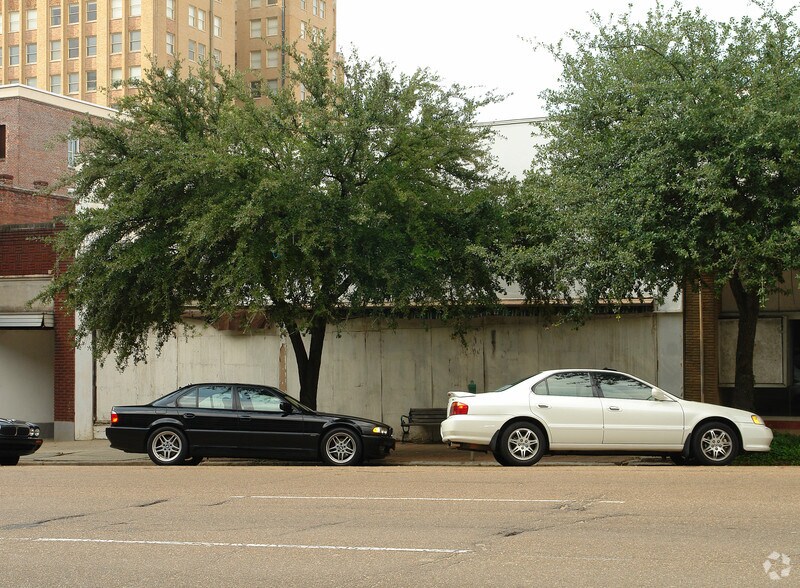 Primary Photo Of 422 E Capitol St, Jackson Storefront Retail Office For Lease