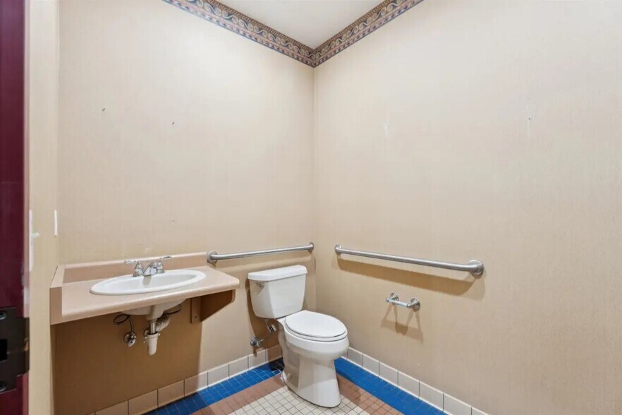 More Photos Of 180 Knights Way, Fond Du Lac Medical For Sale