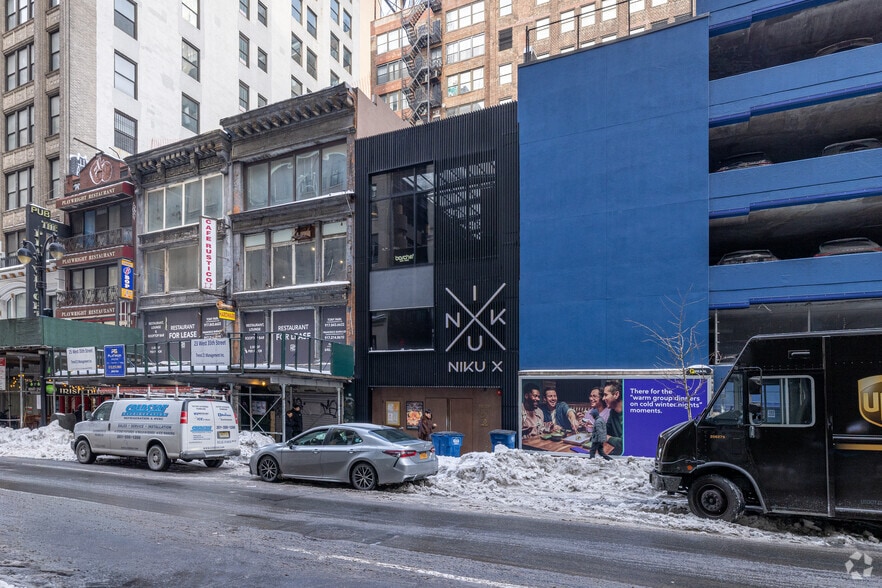 More Photos Of 21 W 35th St, New York Restaurant For Sale
