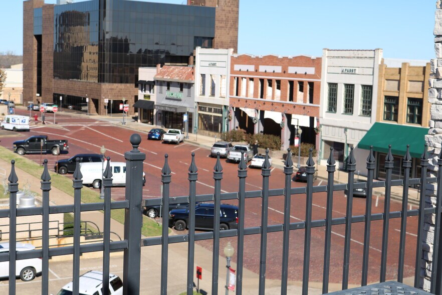 More Photos Of 111 E Erwin St, Tyler Storefront Retail Office For Lease