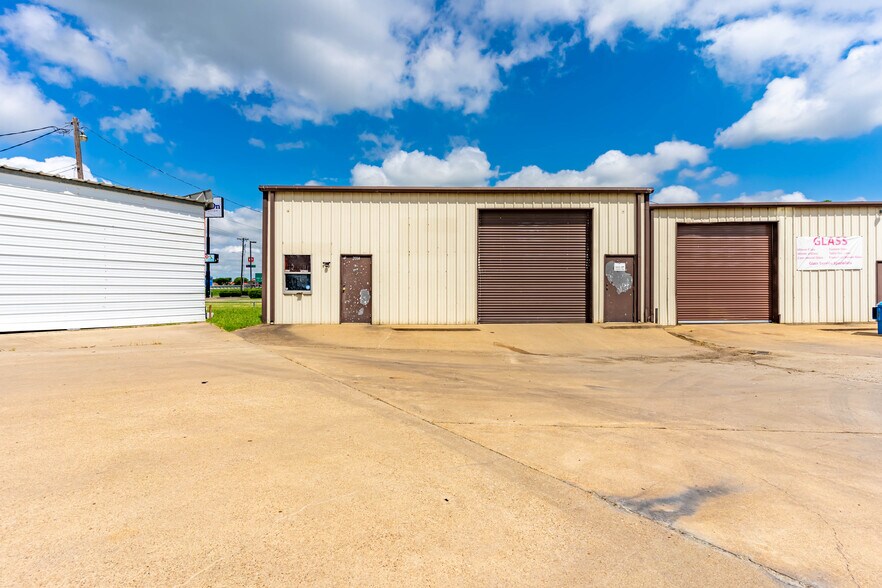 Primary Photo Of 2000 Front St, Kaufman Warehouse For Lease