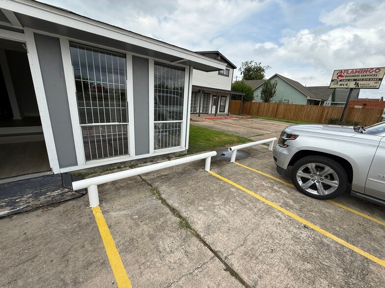 More Photos Of 2809 Market St, Baytown Office Residential For Lease