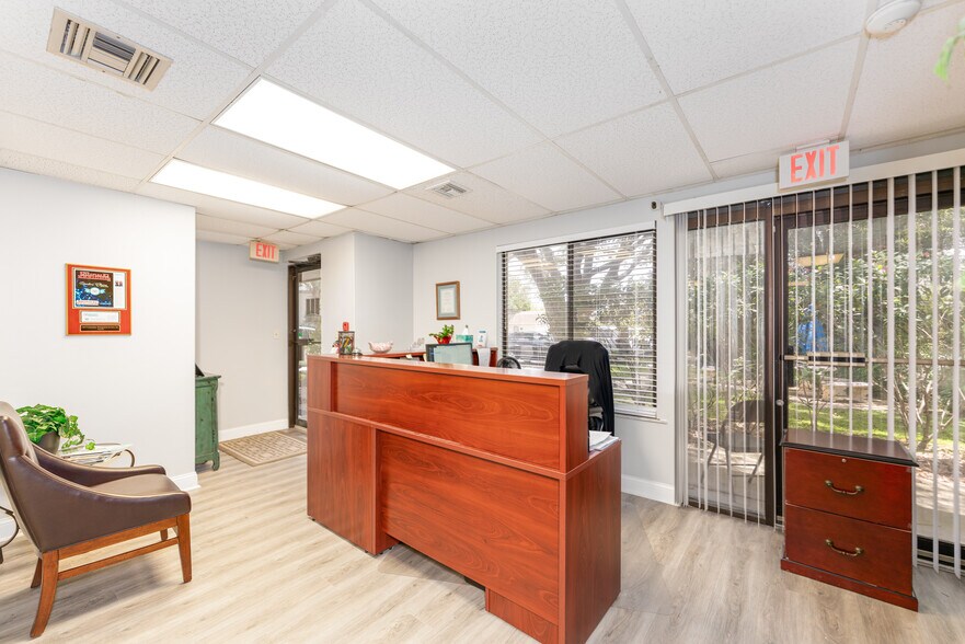 More Photos Of 31 Sarasota Center Blvd, Sarasota Office For Lease