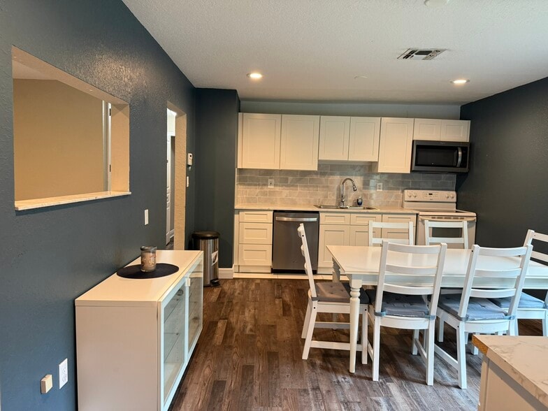 More Photos Of 20785 W McKinney Ave, Dunnellon Office For Sale
