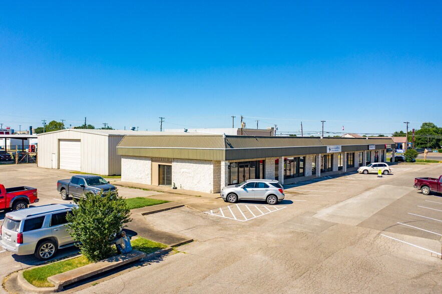 More Photos Of 511 N Hewitt Dr, Hewitt General Retail For Sale