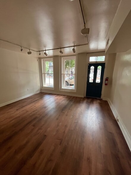 More Photos Of 612 Caroline St, Fredericksburg Storefront For Lease