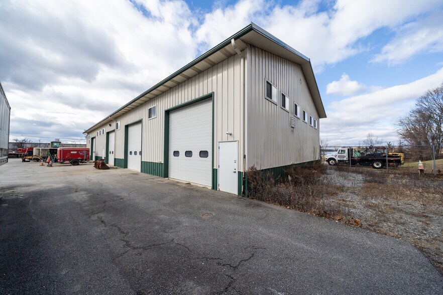More Photos Of 10 Park Dr, Franklin Warehouse For Lease