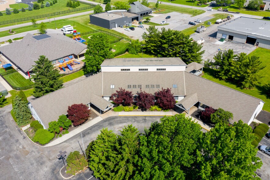 More Photos Of 400 Venture Dr, Lewis Center Office For Lease