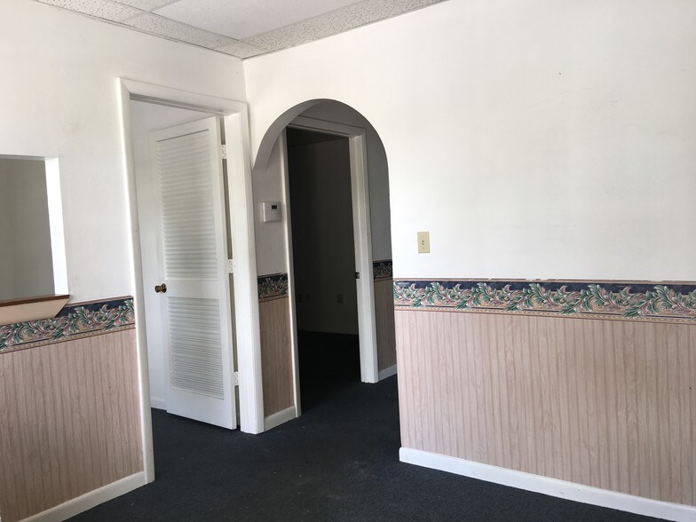 More Photos Of 27725 Old US Highway 41, Bonita Springs Office For Lease