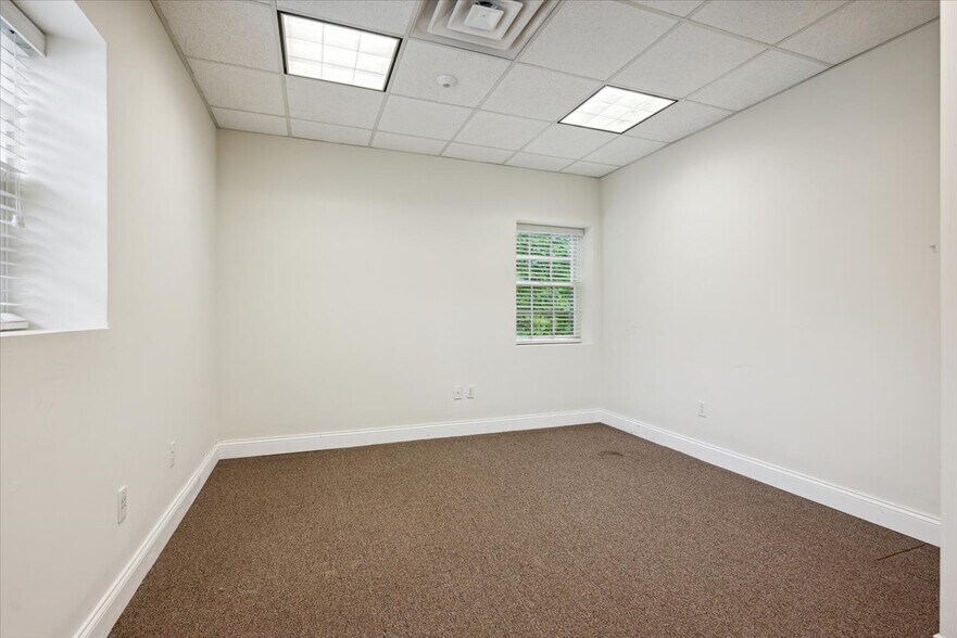 More Photos Of 55 Stirling Rd, Watchung Office For Lease