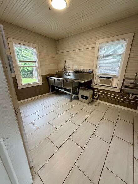 More Photos Of 100 W B Ave, North Little Rock Office For Lease