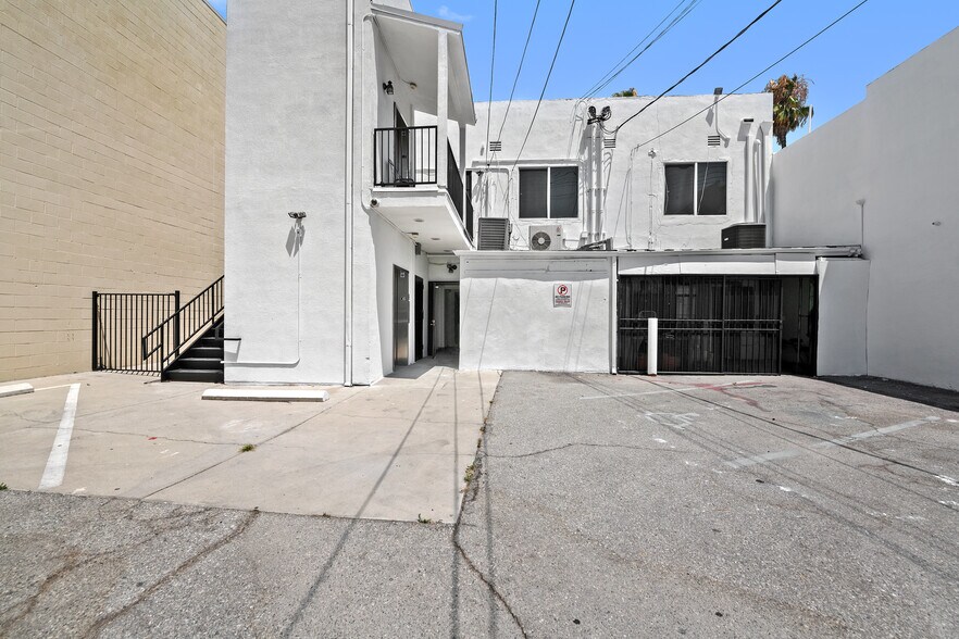 More Photos Of 355-359 N Fairfax Ave, Los Angeles Storefront Retail Office For Lease