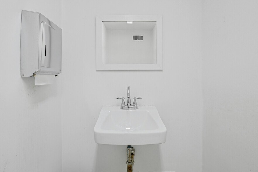 More Photos Of 80 Old Tappan Rd, Tappan Bank For Sale