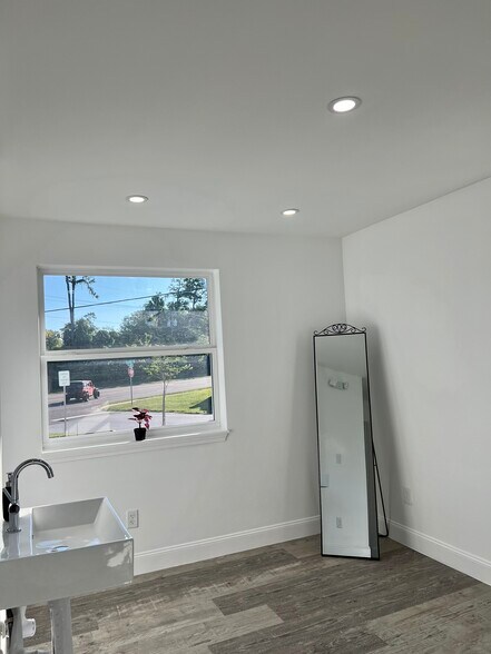 More Photos Of 6678 Atlantic Blvd, Jacksonville General Retail For Lease