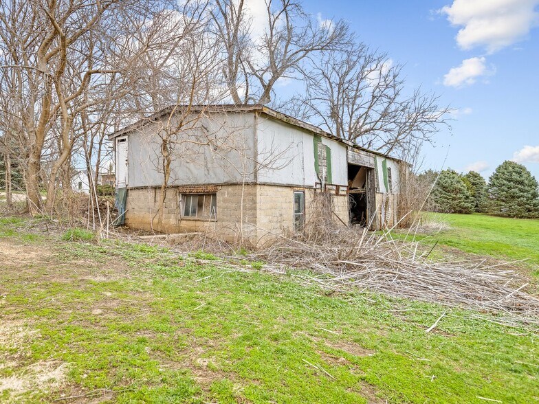 More Photos Of 2280 S Rock City Rd, Ridott Multifamily For Sale