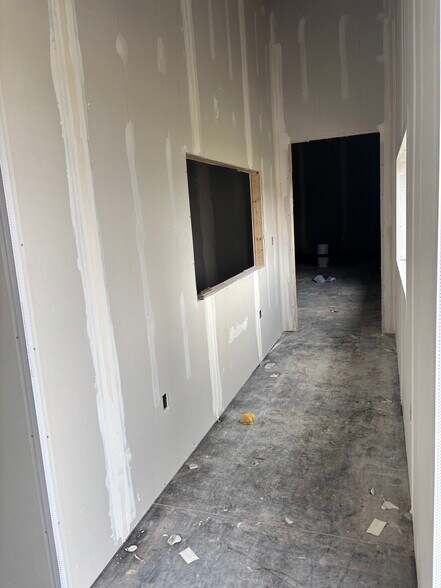 More Photos Of 354 Civic Rd, LaSalle Flex For Lease