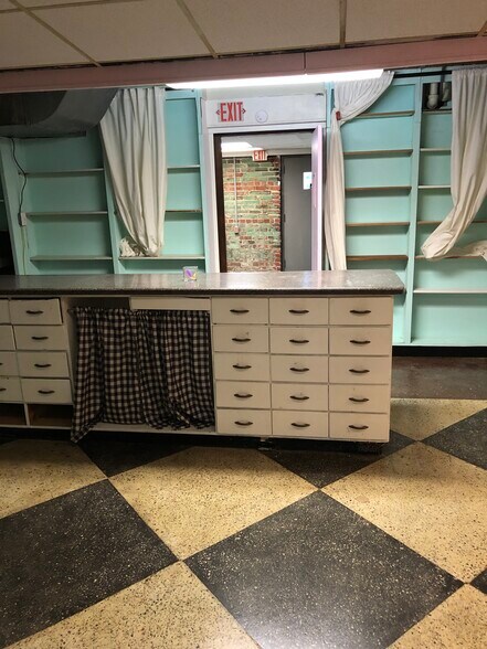 More Photos Of 109 W Monroe St, Herrin Storefront Retail Residential For Lease