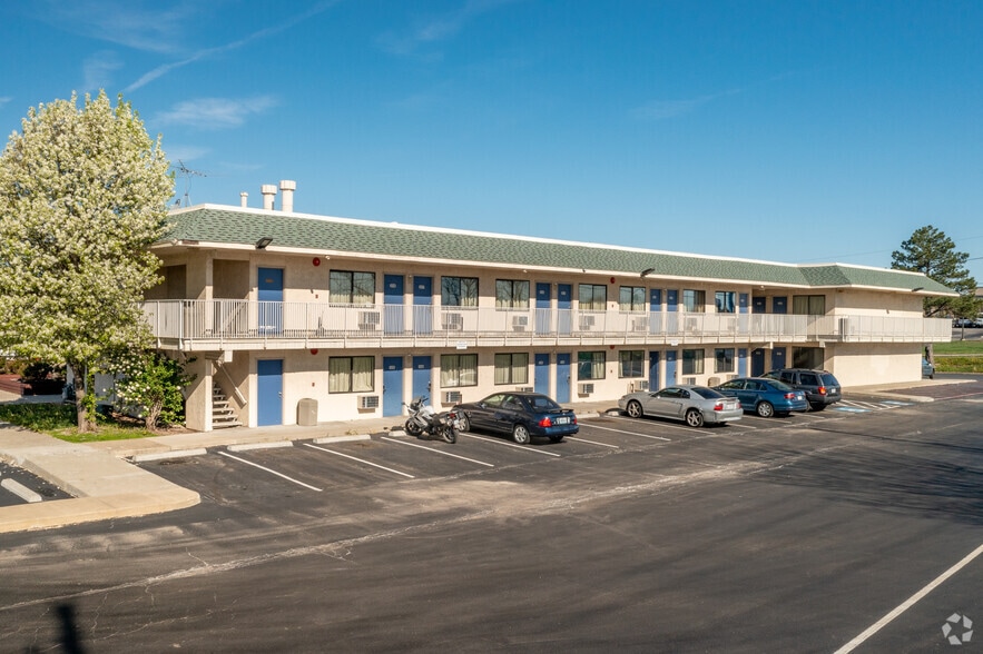 Primary Photo Of 8230 NW Prairie View Rd, Kansas City Hotel For Sale