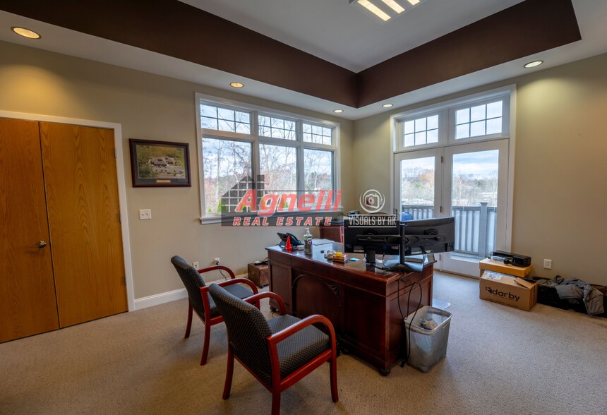 More Photos Of 30 Country Squire Dr, Cromwell Medical For Sale