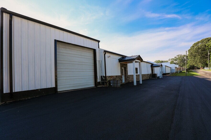 More Photos Of 5 Haynie St, Newnan Warehouse For Lease