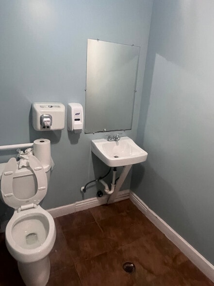 More Photos Of 915 Bryant St, San Francisco Flex For Lease