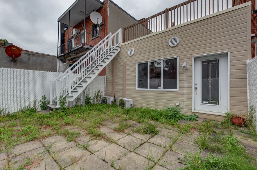 More Photos Of 89 Boul Henri-Bourassa O, Montréal Specialty For Sale