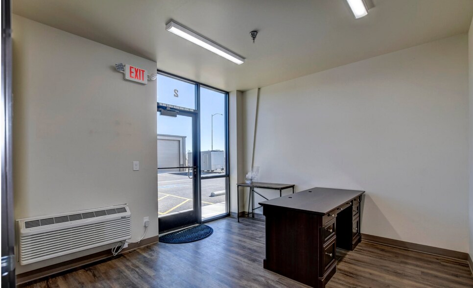 More Photos Of 9144 E Florentine Rd, Prescott Valley Light Distribution For Lease