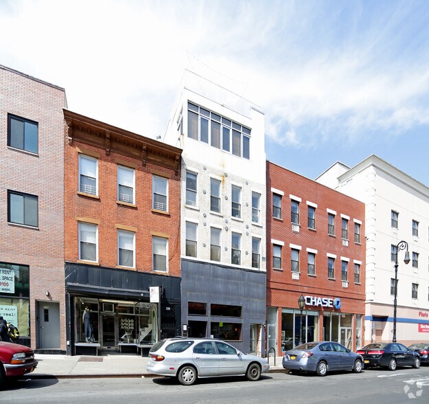 More Photos Of 196 Smith St, Brooklyn Storefront Retail Residential For Lease