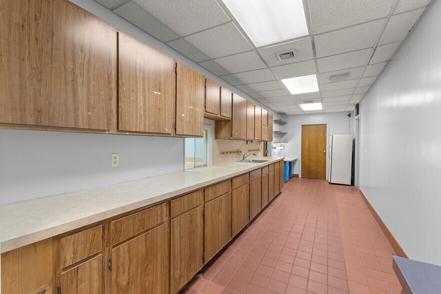 More Photos Of 435 Sumpter rd, Belleville Hospital For Sale