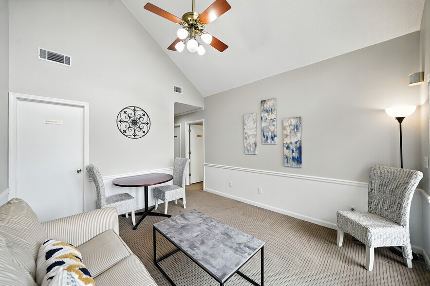 More Photos Of 11285 Elkins Rd, Roswell Office Residential For Sale