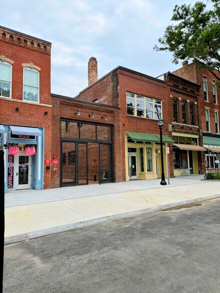 More Photos Of 98 SW Broad St, Atlanta Storefront For Lease