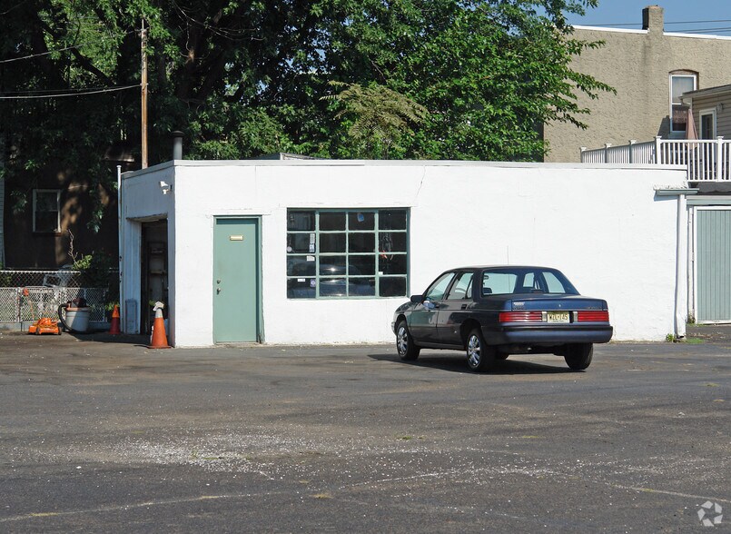 More Photos Of 301 N Broadway, Gloucester City Auto Dealership For Lease