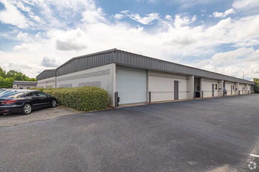 Primary Photo Of 2130 S Pine St, Foley Flex For Lease
