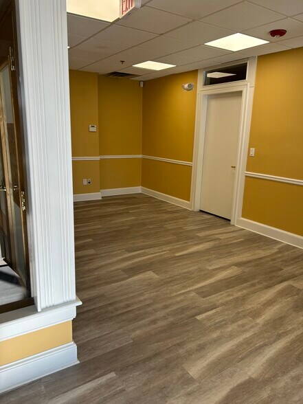 More Photos Of 1060 Osgood St, North Andover Storefront Retail Office For Lease