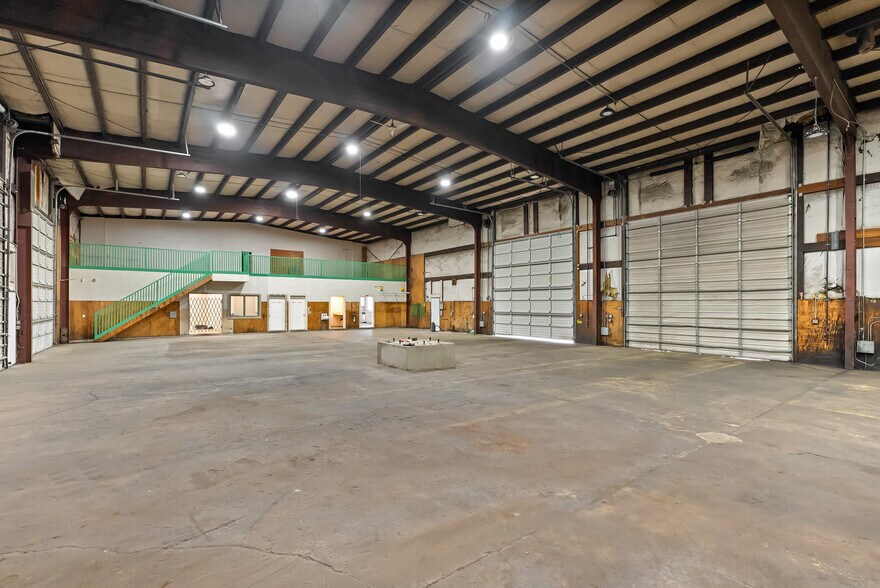 More Photos Of 180 Weyerhaeuser Dr N, Roseburg Warehouse For Sale