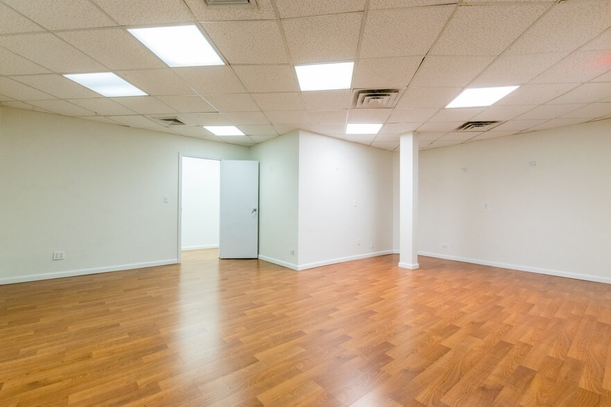 More Photos Of 2735 Henry Hudson Pkwy, Bronx Medical For Lease