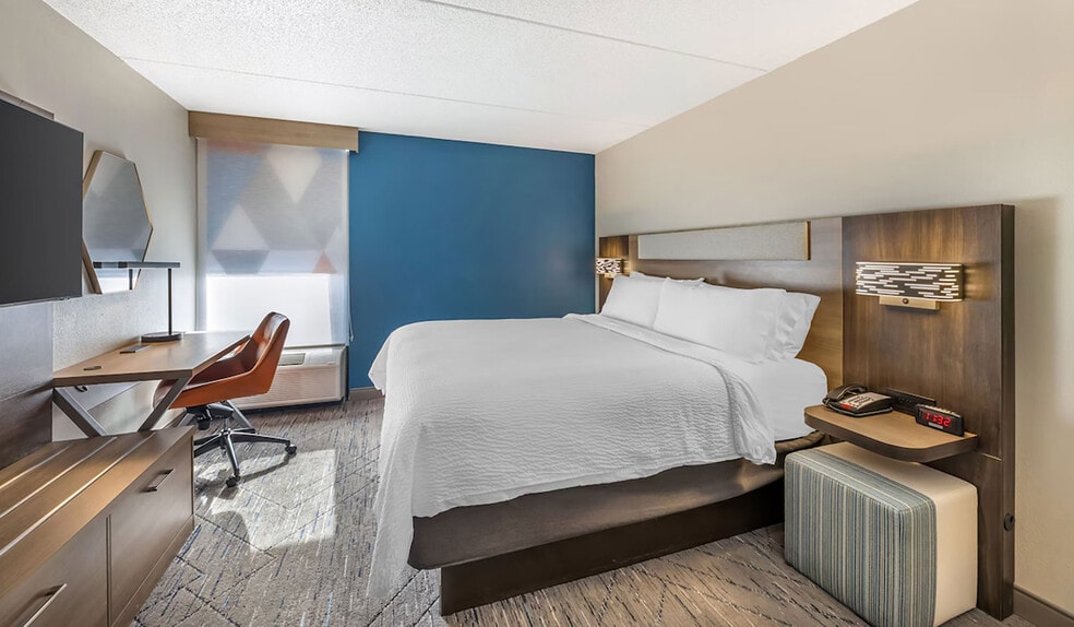 More Photos Of 13330 Cicero Ave, Crestwood Hotel For Sale